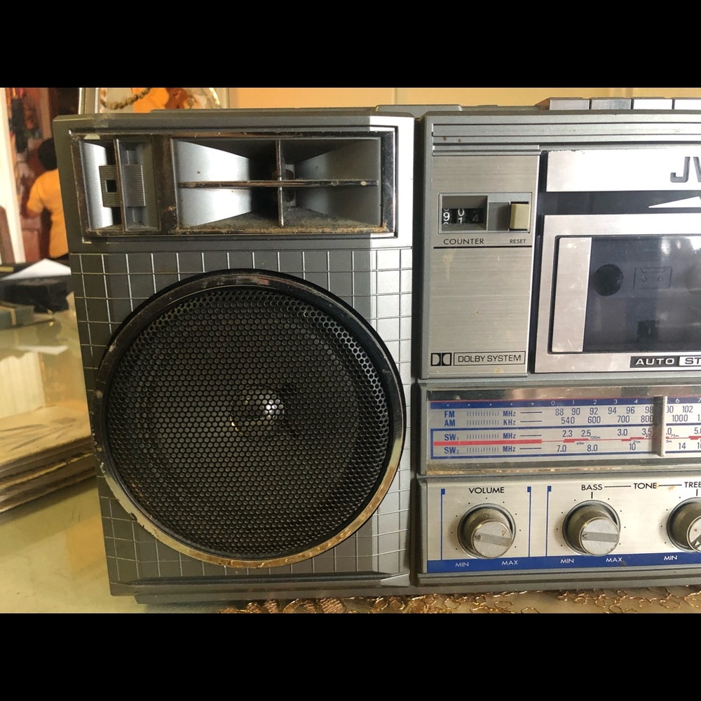 Radio - Picture 3 of 4